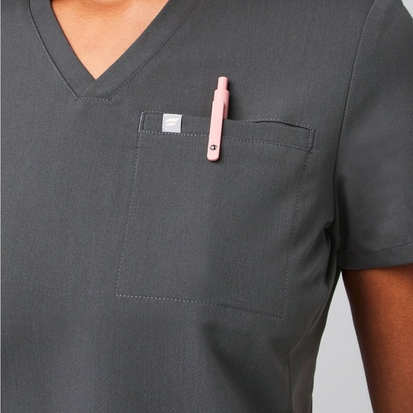 Fabletics Scrub Set - Picture 3 of 7